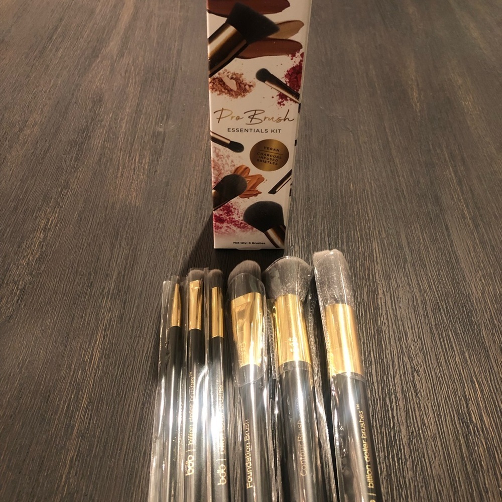 Billion Dollar Brushes Pro Brush Essentials Kit - Picture 3 of 8